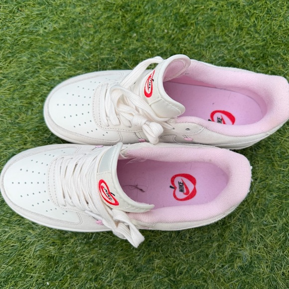 Women’s Valentine’s Day Air Force 1 low size 8.5 - Picture 2 of 14